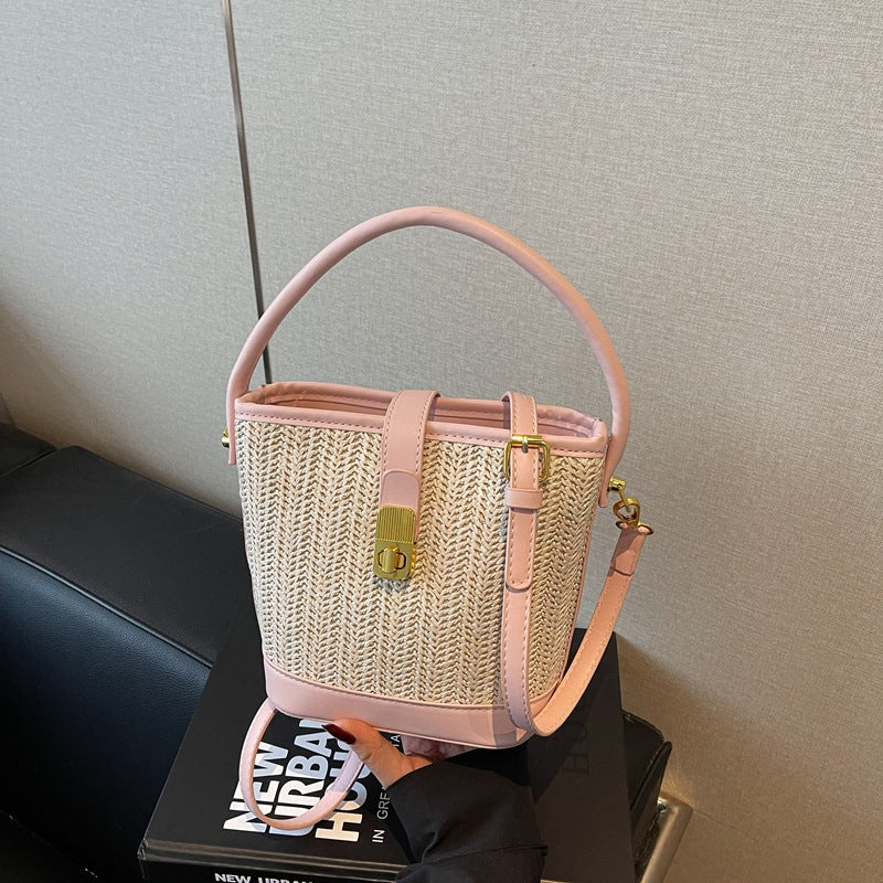 Foreign single woven straw bag women's 2025 new niche design messenger bag versatile high-end portable bucket bag