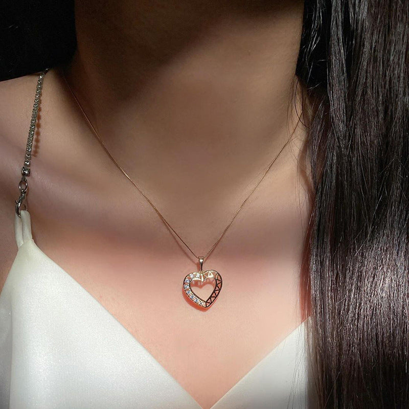 Gold clavicle chain wholesale european and american cross-border hollow heart pendant jewelry accessible luxury niche design heart-shaped necklace for women