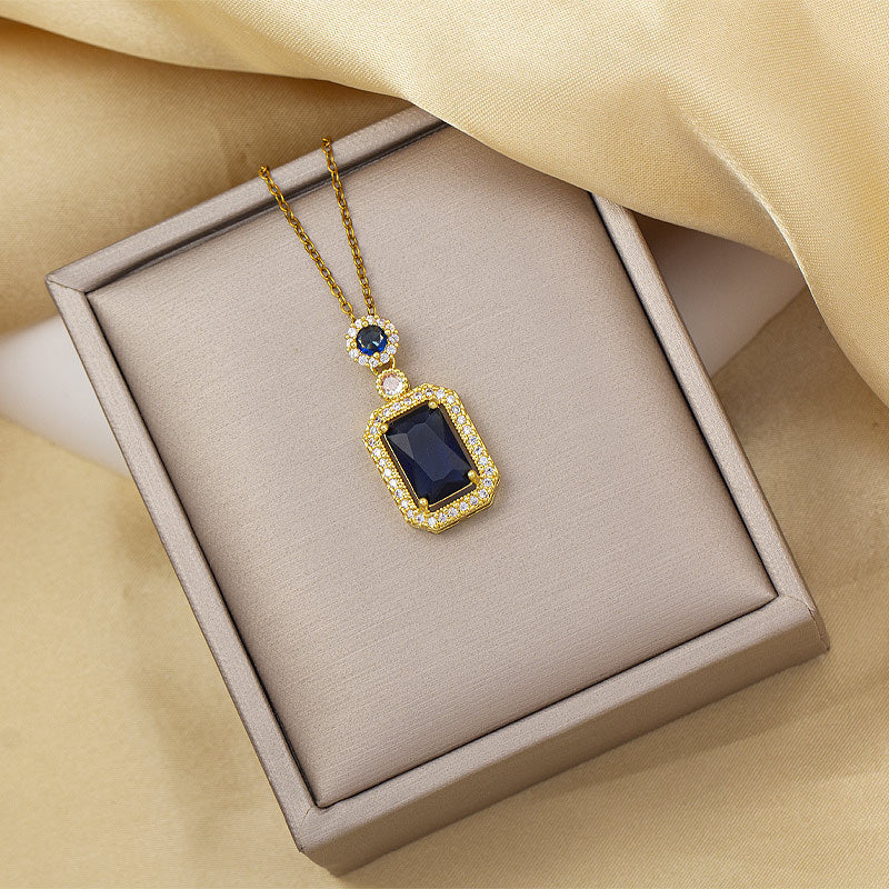 Necklace for women, simple and fashionable, electroplated titanium steel pendant, niche design, accessible luxury, high-end, accessible luxury style, golden clavicle chain