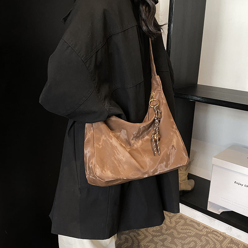 Foreign style high-end texture handbag women's 2025 autumn and winter new simple and fashionable large-capacity commuting shoulder messenger bag