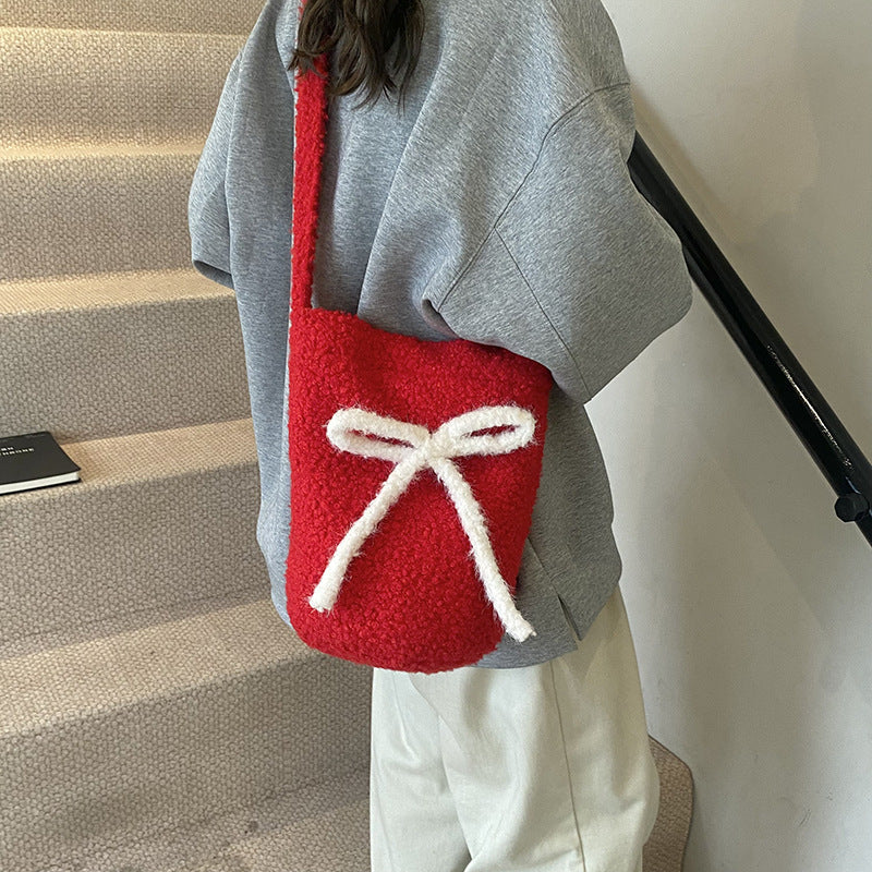 Retro plush large-capacity bucket bag women's versatile shoulder small crossbody cloth bag niche casual bag