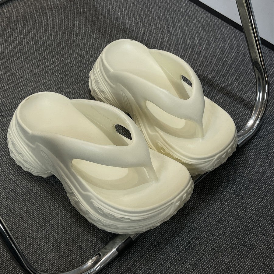 Thick sole clip-on slippers for women, summer outwearthick sole, feeling like stepping on shit, 2025 new arrivalsummer popular flip-flops at the beach