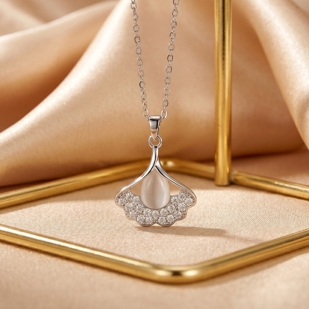 Popular internet celebrity smart cat's eye stone ginkgo leaf diamond necklace accessible luxury niche women's fashion titanium steel clavicle chain jewelry