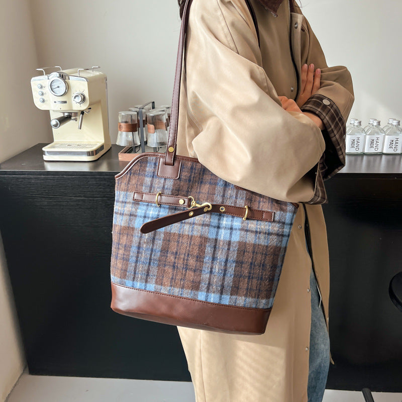 Retro trendy underarm tote bag women's 2025 autumn and winter new fashionable large-capacity shoulder bag niche design women's bag