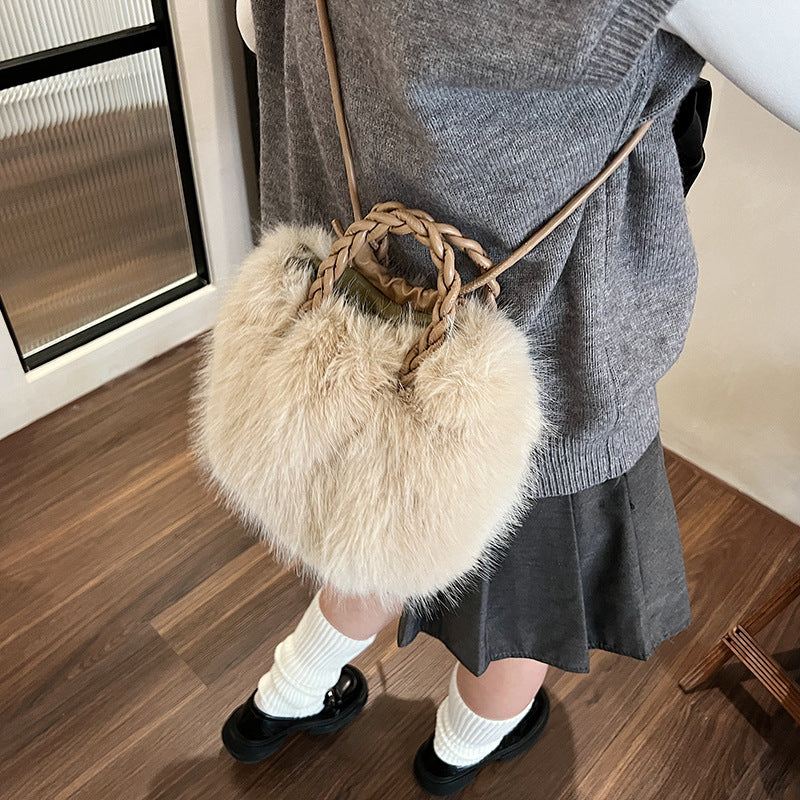 Handheld fluffy bag women's 2023 new autumn and winter pleated cloud bag high-end plush bag single shoulder messenger bag