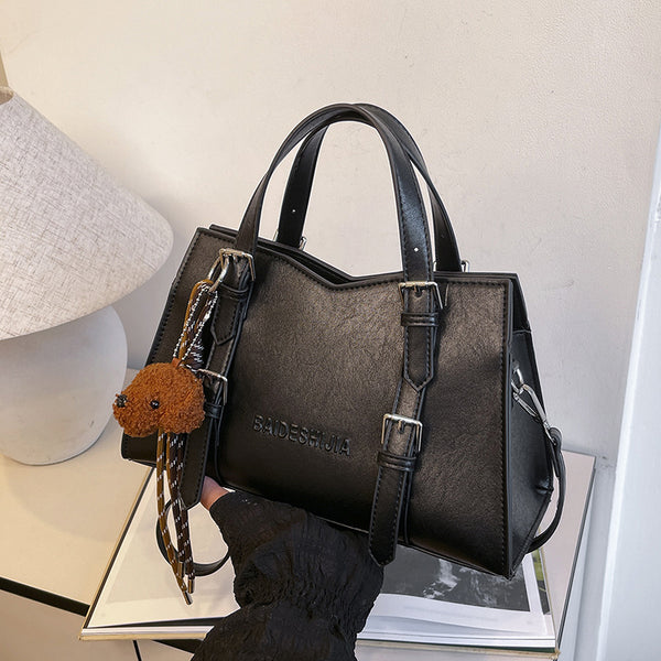 High-texture large-capacity shoulder tote bag, new fashion and explosive portable messenger retro versatile travel commuter bag