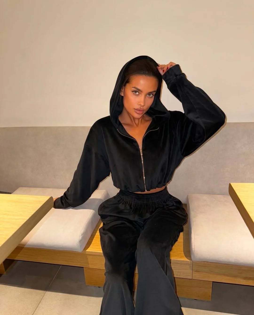 Europe, America, autumn and winter new Spice Girl solid color hooded navel long-sleeved sweater pants set women's fashion suit zipper cardigan