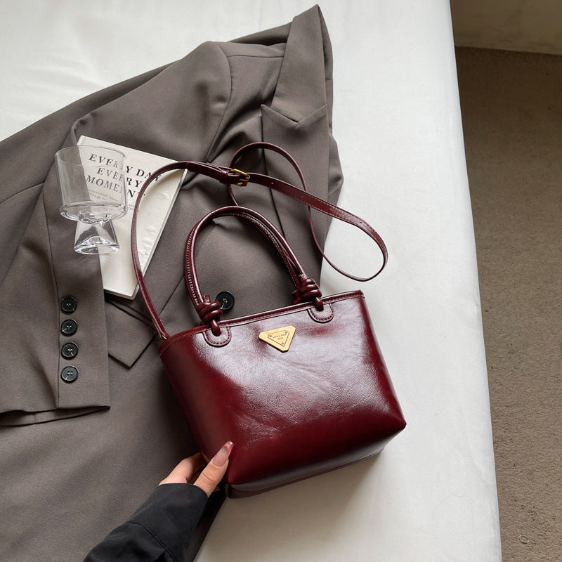 Foreign order high-end sense retro Maillard small bag women's 2025 new autumn and winter versatile messenger bag portable bucket bag