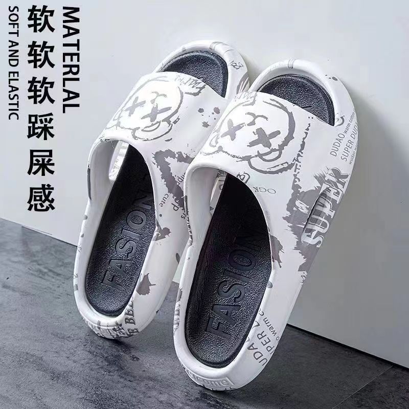 New arrival slippers for men summer outwear trendy ins beach home stepping on shit feeling bathing thick sole couple men wholesale sandals