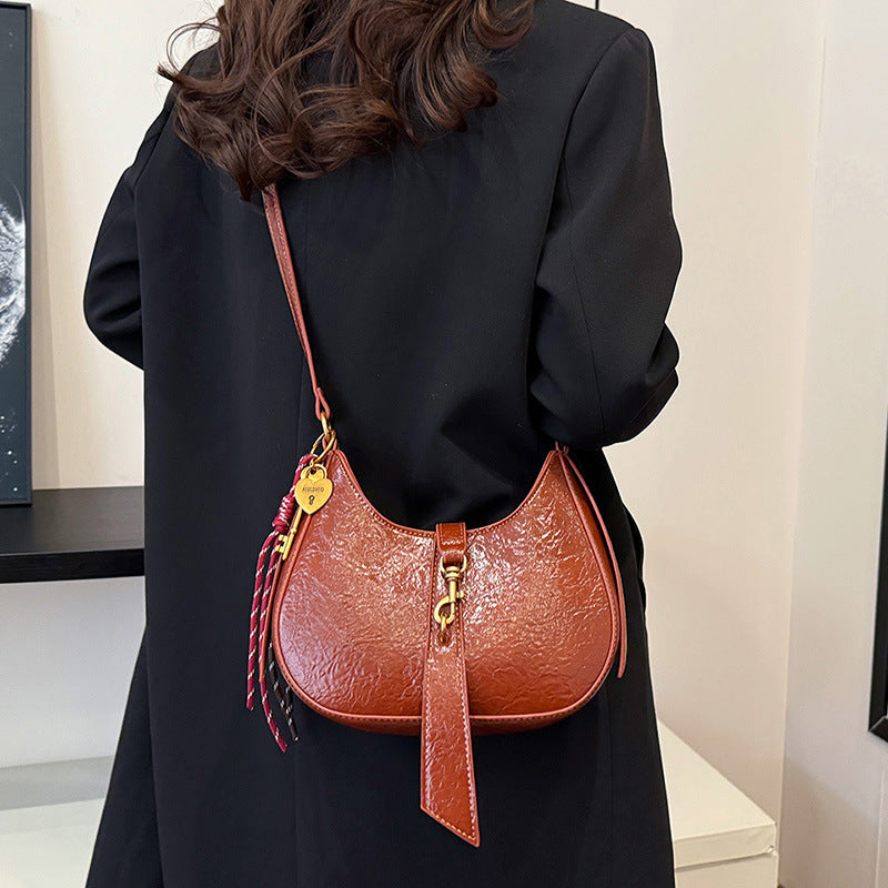 Retro soft leather crescent bag women's 2025 new women's bag texture commuter bag foreign style shoulder messenger bag  bag
