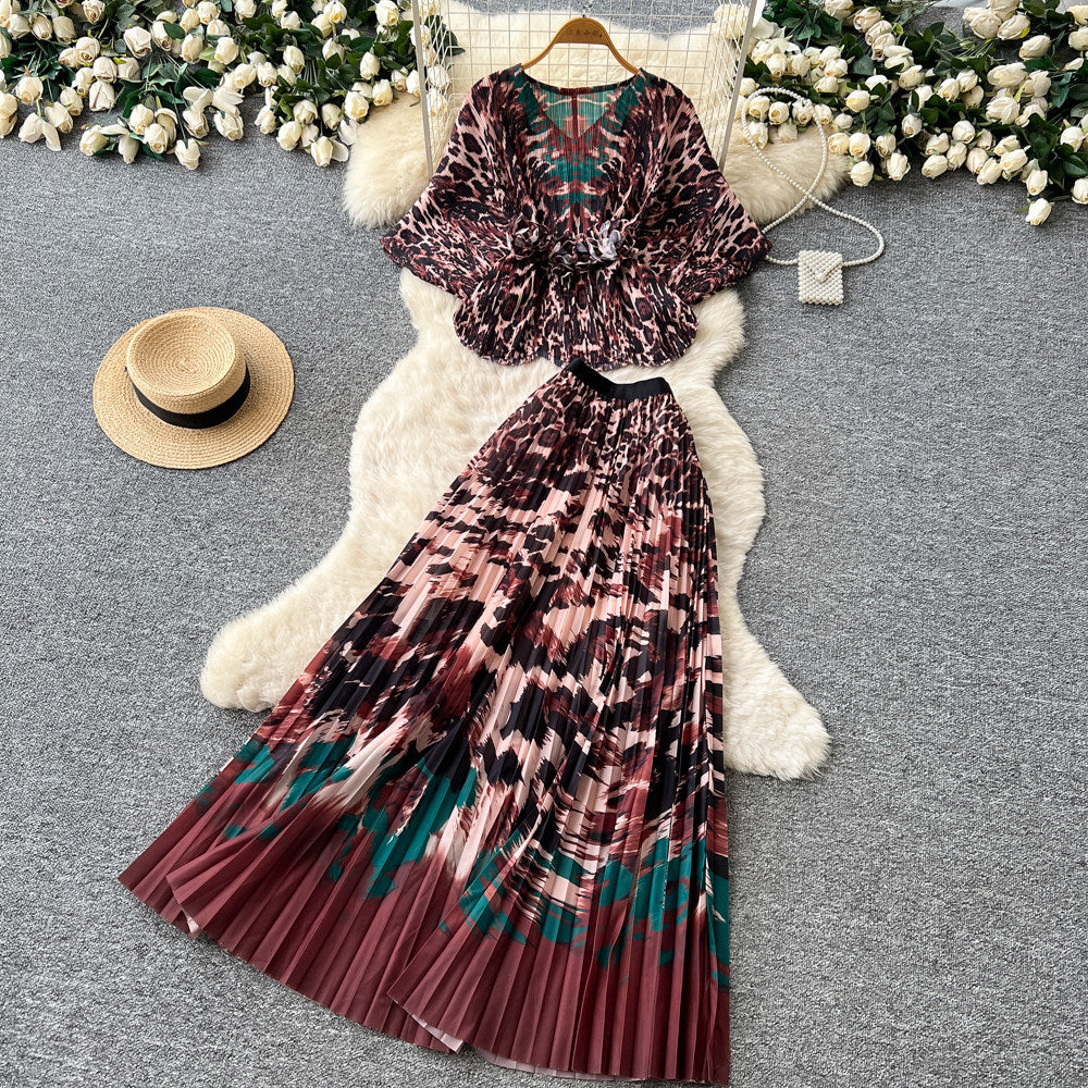French chic leopard print two-piece set: women's autumn v-neck fitted top and flared pleated skirt
