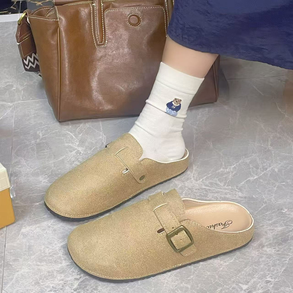 Versatile and stylish birkenstock-style mules with a closed-toe design, perfect for women's casual wear. new trendy slip-on birkenstocks for autumn 2025, available wholesale