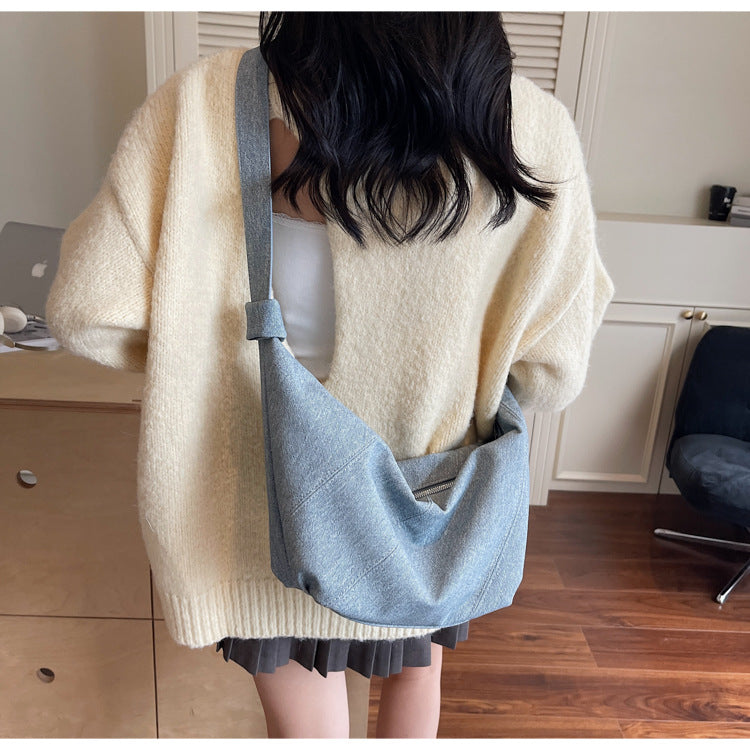 Cross-border solid color dumpling bag 2025 new Korean version fashionable simple shoulder bag niche temperament commuter messenger bag