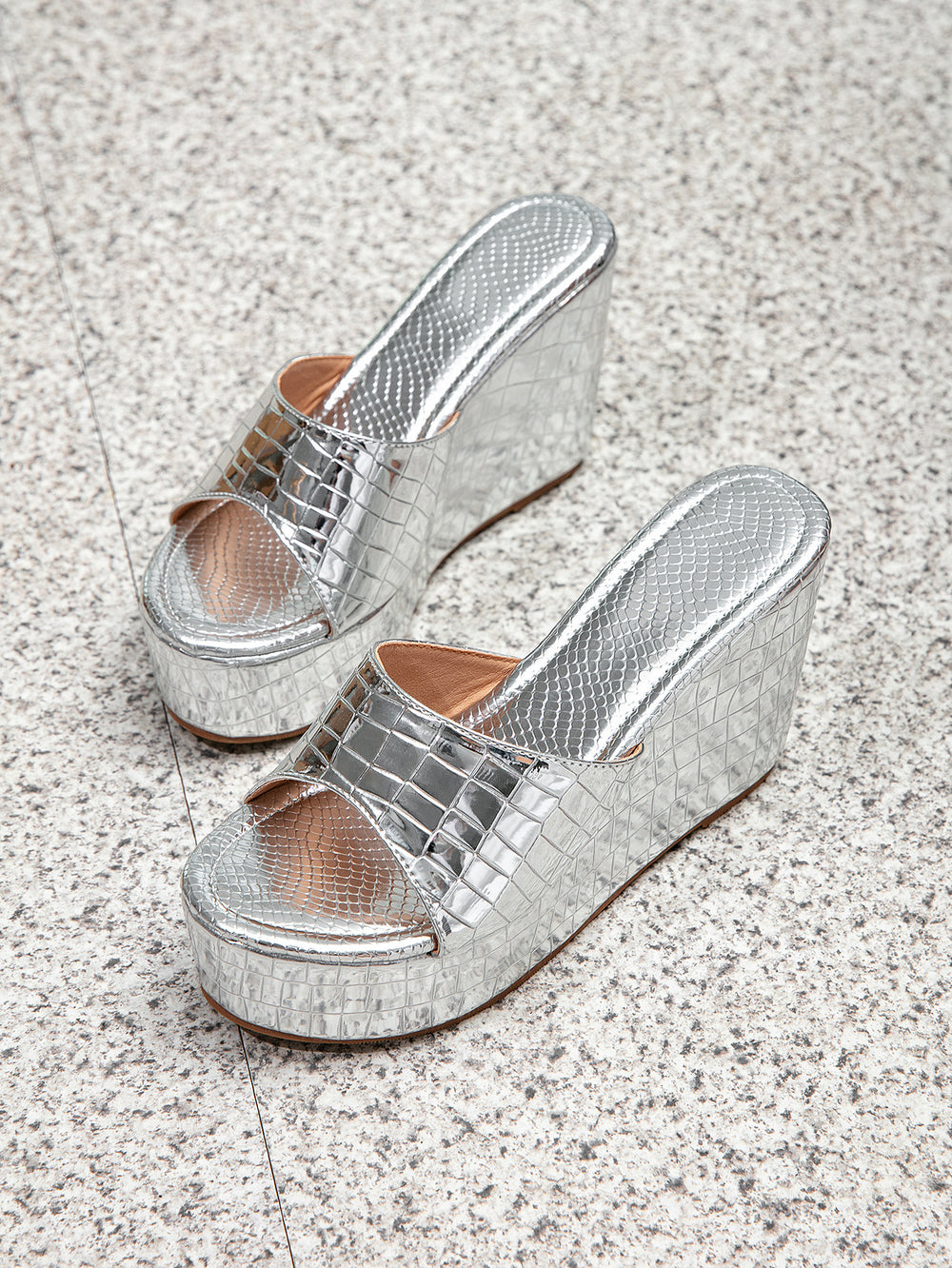 Fashionfashion patent leather thick sole wedge slippers women's sandals toe silver women's shoes thick sole wedge sandals in stock