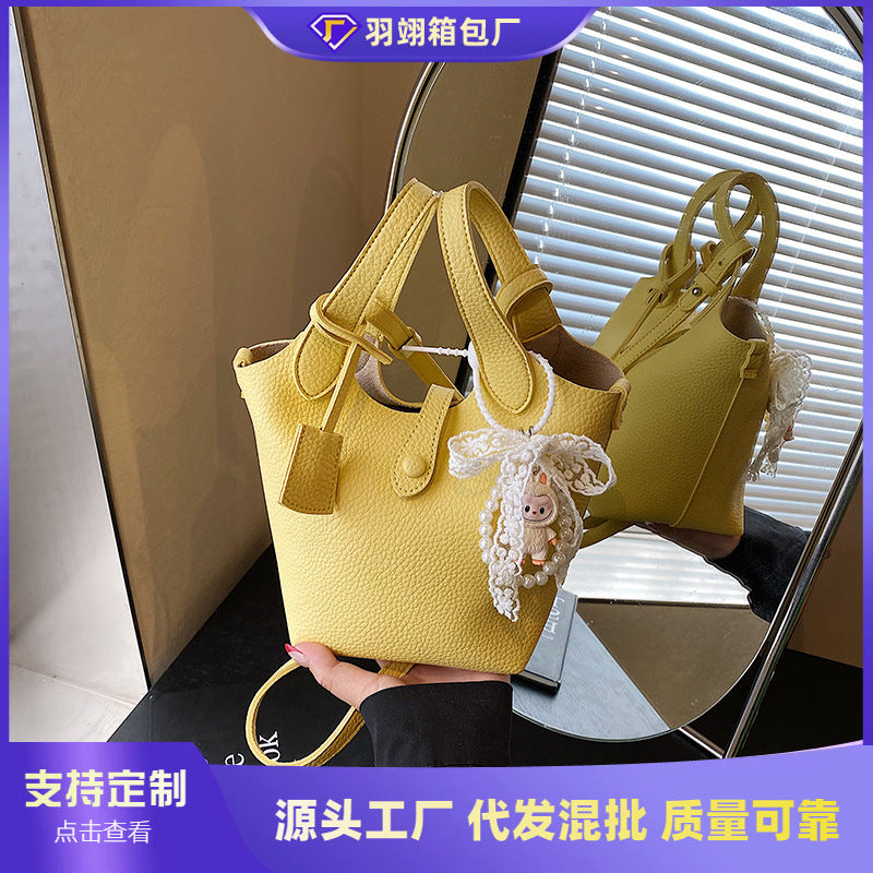 Foreign orders are popular this year, and small bags for women's 2025 new fashionable versatile messenger bags are super hot portable bucket bags.