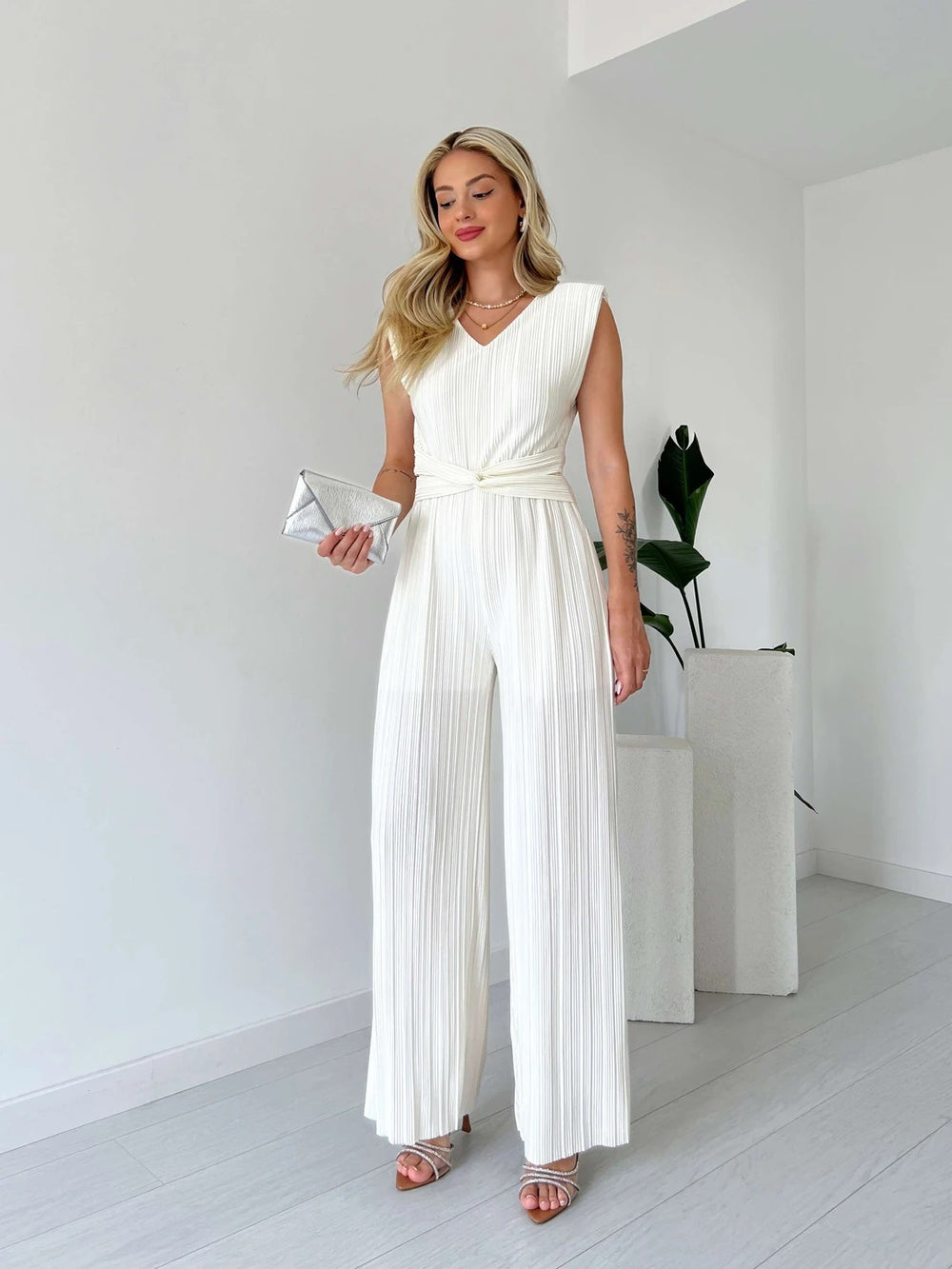Amazon fashion cross-border women's clothing  autumn new style pure color sleeveless round neck silm pleated straight-leg jumpsuit