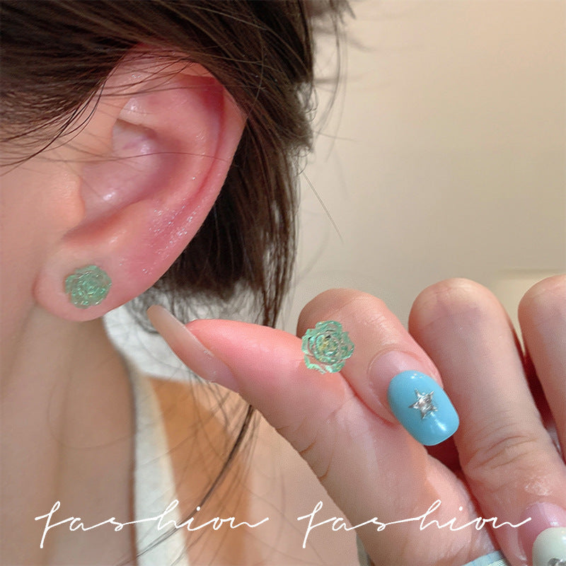 Simple, small, and subtly luxurious floral stud earrings – perfect for everyday wear, exquisitely versatile, and incredibly chic. wholesale options available for these ethereal, fresh, sweet, and elegant earrings