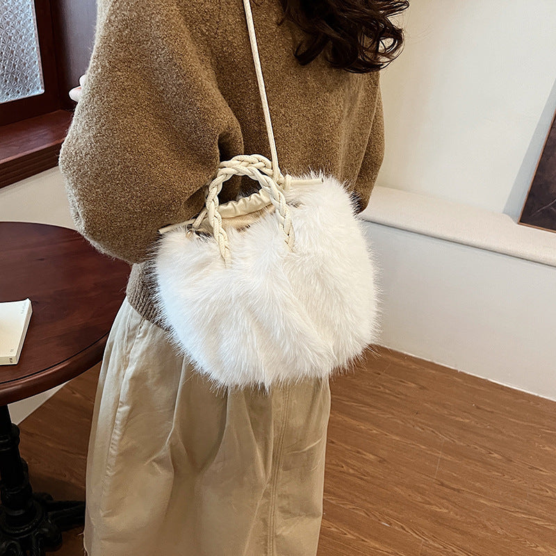 Handheld fluffy bag women's 2023 new autumn and winter pleated cloud bag high-end plush bag single shoulder messenger bag