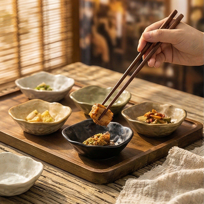 Japanese kiln-turned ceramic oyster-shaped dish, sushi soy sauce, mustard dish, appetizer dish, hot pot restaurant dipping dish, seasoning dish
