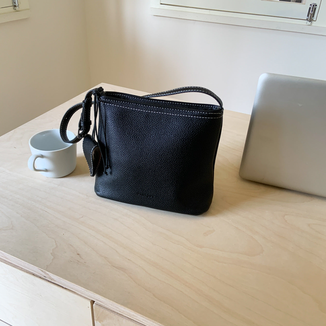 Fashion mobile phone bag women's bag 2025 Korean version niche ins versatile cute Korean version messenger bag multi-color shoulder bag