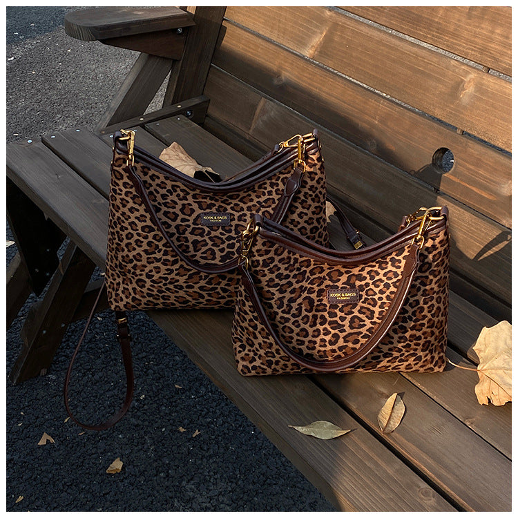 High-value new minimalist retro crossbody bag for women - 2025 autumn collection - commuter bag - niche design shoulder bag/axillary bag for women