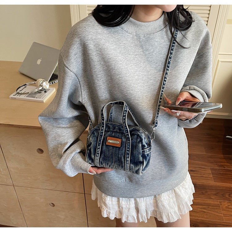 Cross-border denim bag women's summer 2025 new niche messenger bag Korean version of high-end foreign style portable pillow bag