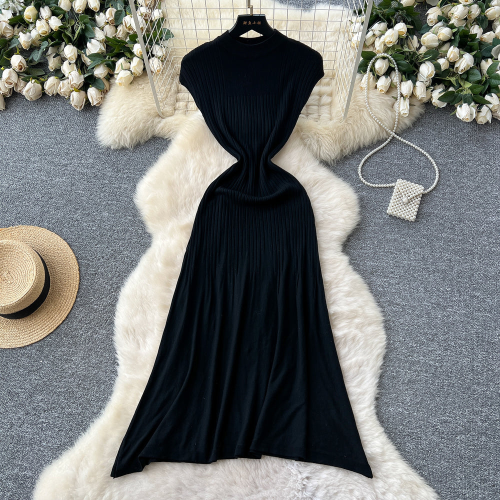 Women's short-sleeve knit dress -  summer collection: high-end, slim-fit, figure-flattering, elegant, minimalist vertical stripe knit maxi dress