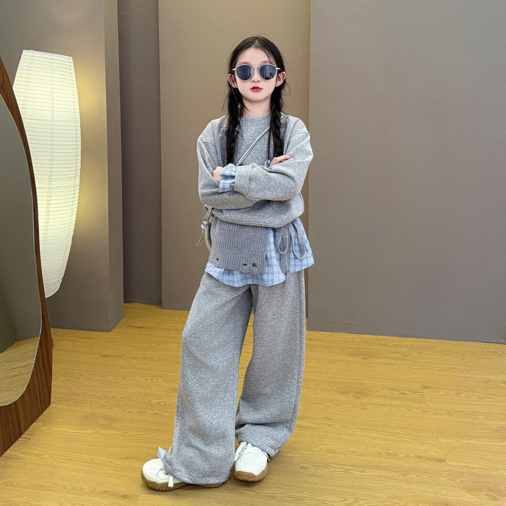 Super cute girls' activewear set, new for spring ! stylish three-piece set for girls, featuring a trendy drawstring hoodie and sweatpants