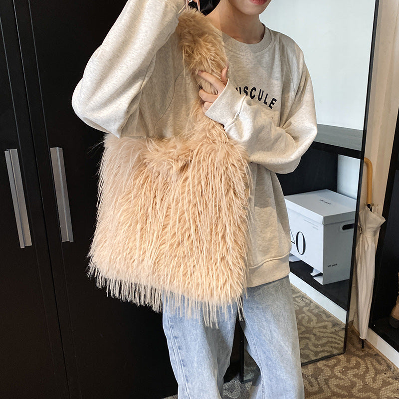 Cross-border European and American fashion plush portable bucket bag women's bag 2025 new winter niche beaded shoulder messenger bag