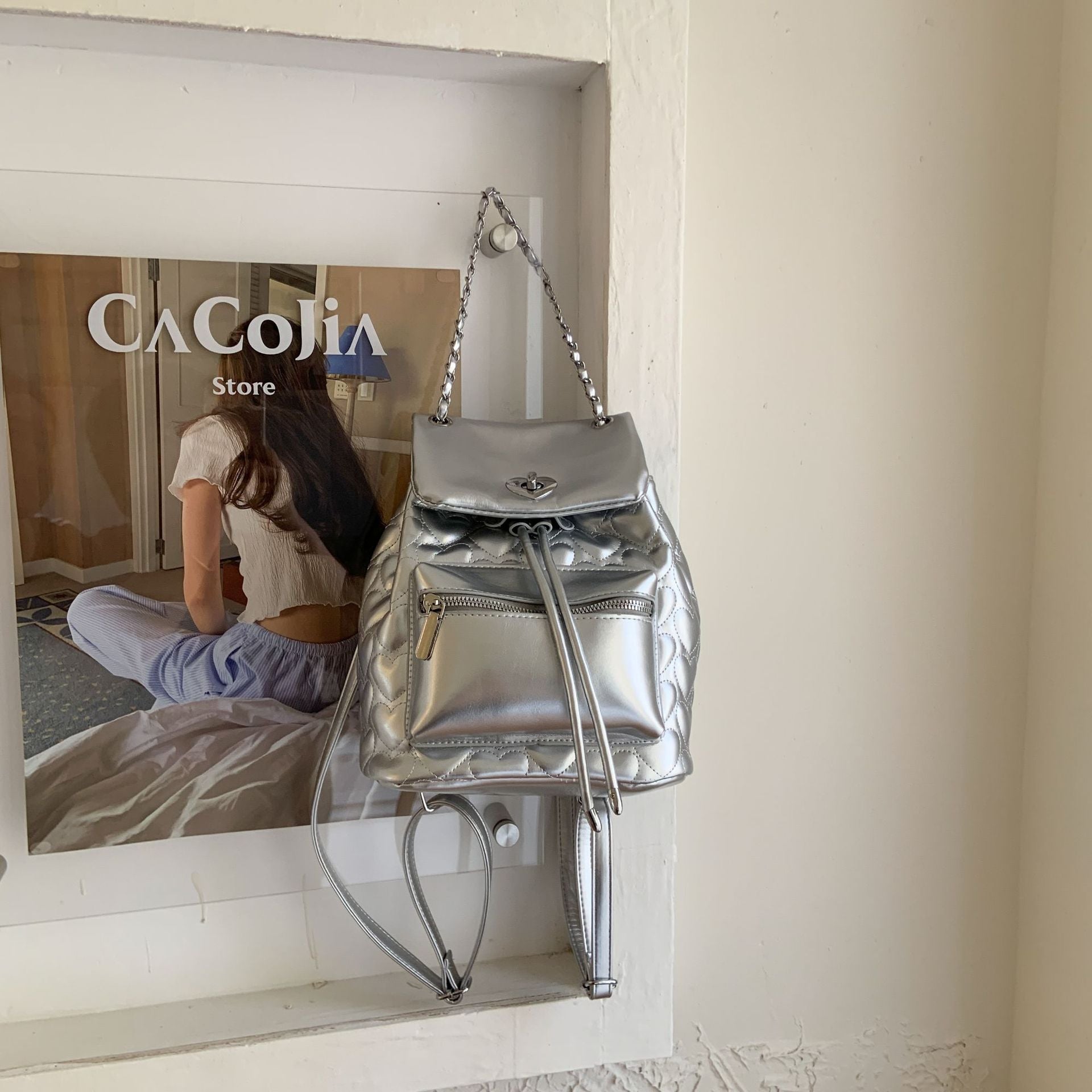 Niche texture backpack bag women's 2025 new student commuter backpack fashionable versatile ins fashionable bucket bag