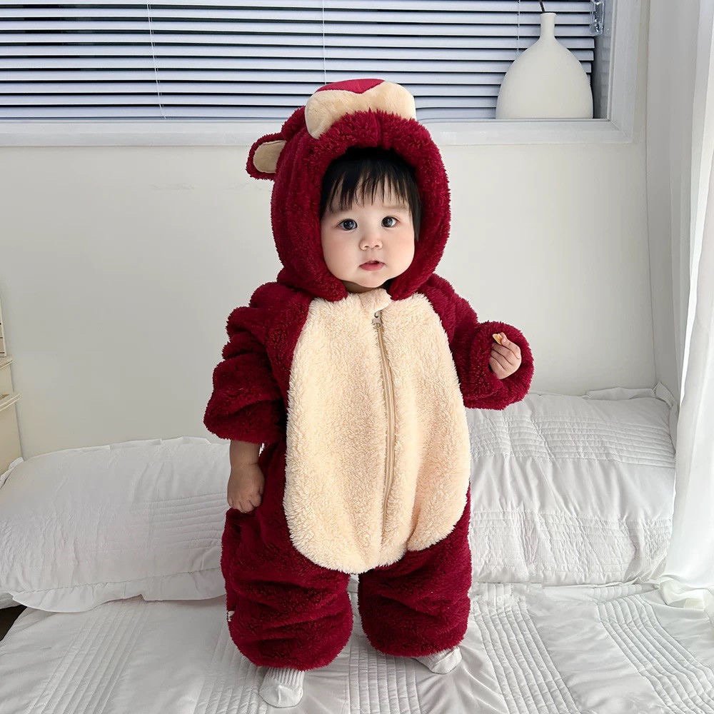 Baby winter thickened onesie - boys' fleece-lined cotton jumpsuit - super cute strawberry bear design for outdoor crawling