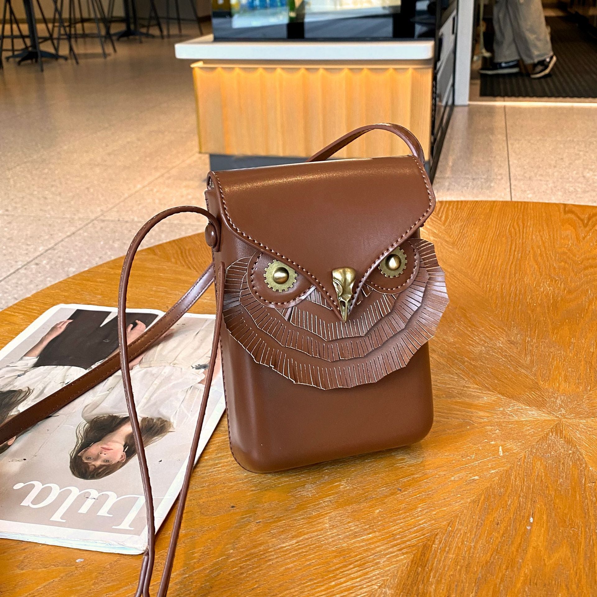 Cross-border retro owl vertical mobile phone bag niche change storage bag personalized fashion versatile shoulder messenger bag