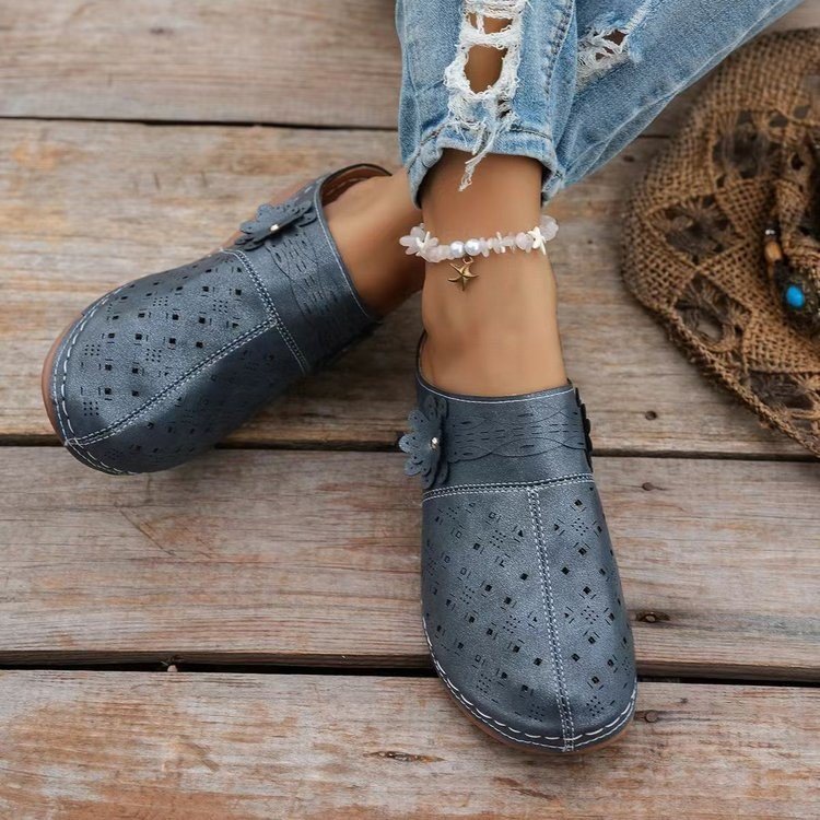 summer new arrival: plus-size platform clog slippers for cross-border e-commerce. sizes 36-43 available. wholesale options available. dropshipping to  and