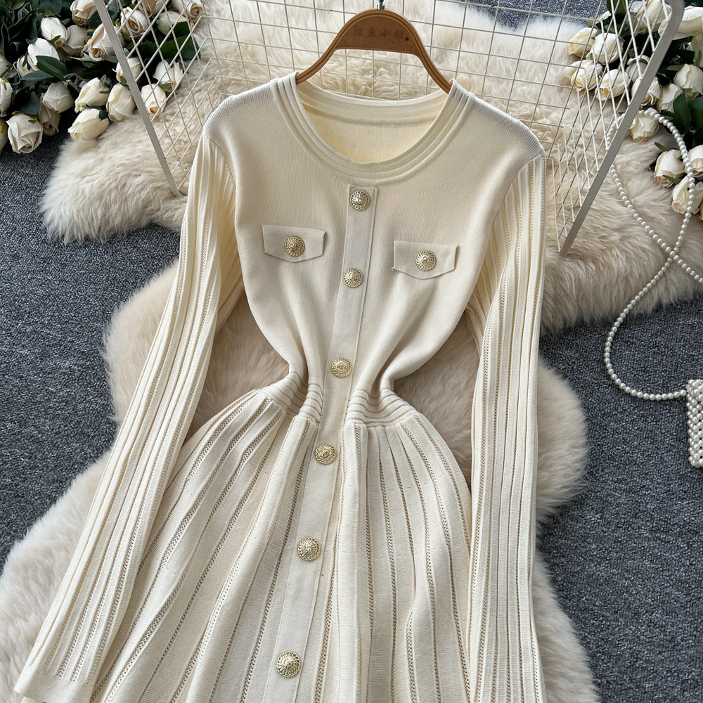 French chic, high-end, luxurious knitted dress with heavily embellished metal buckle – perfect for autumn/winter, featuring a cinched waist and ideal as a layering piece