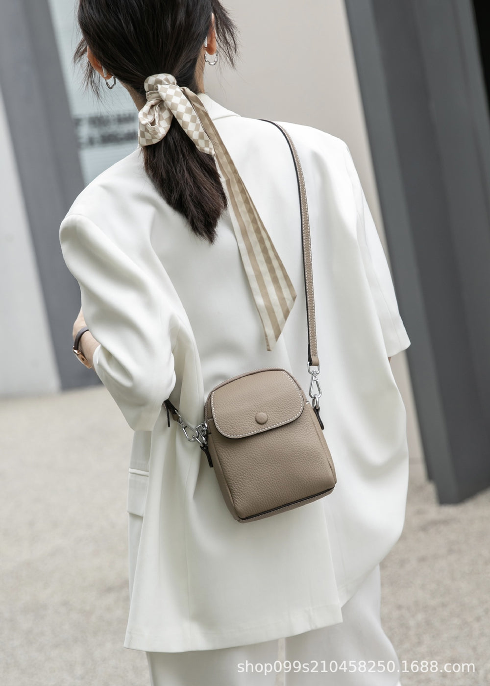 Women's crossbody phone bag - 2024 new style, chic and trendy small bag, fashionable, minimalist, casual, versatile, genuine leather cowhide shoulder bag