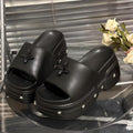 Thick sole rivet slippers for women summer outwearthick sole shit feeling 2026new arrivalsummerpopular sandals wholesale