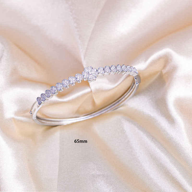 Hand jewelry for women, niche design, hot-selling bracelets, high-end minimalist inlaid versatile elegant bangles, new design jewelry