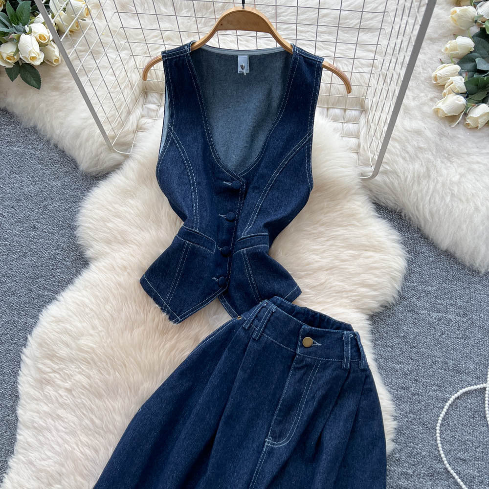 European and american retro hot girl outfit: women's autumn deep v sleeveless denim shirt + high-waisted slimming trousers with a drapey fit
