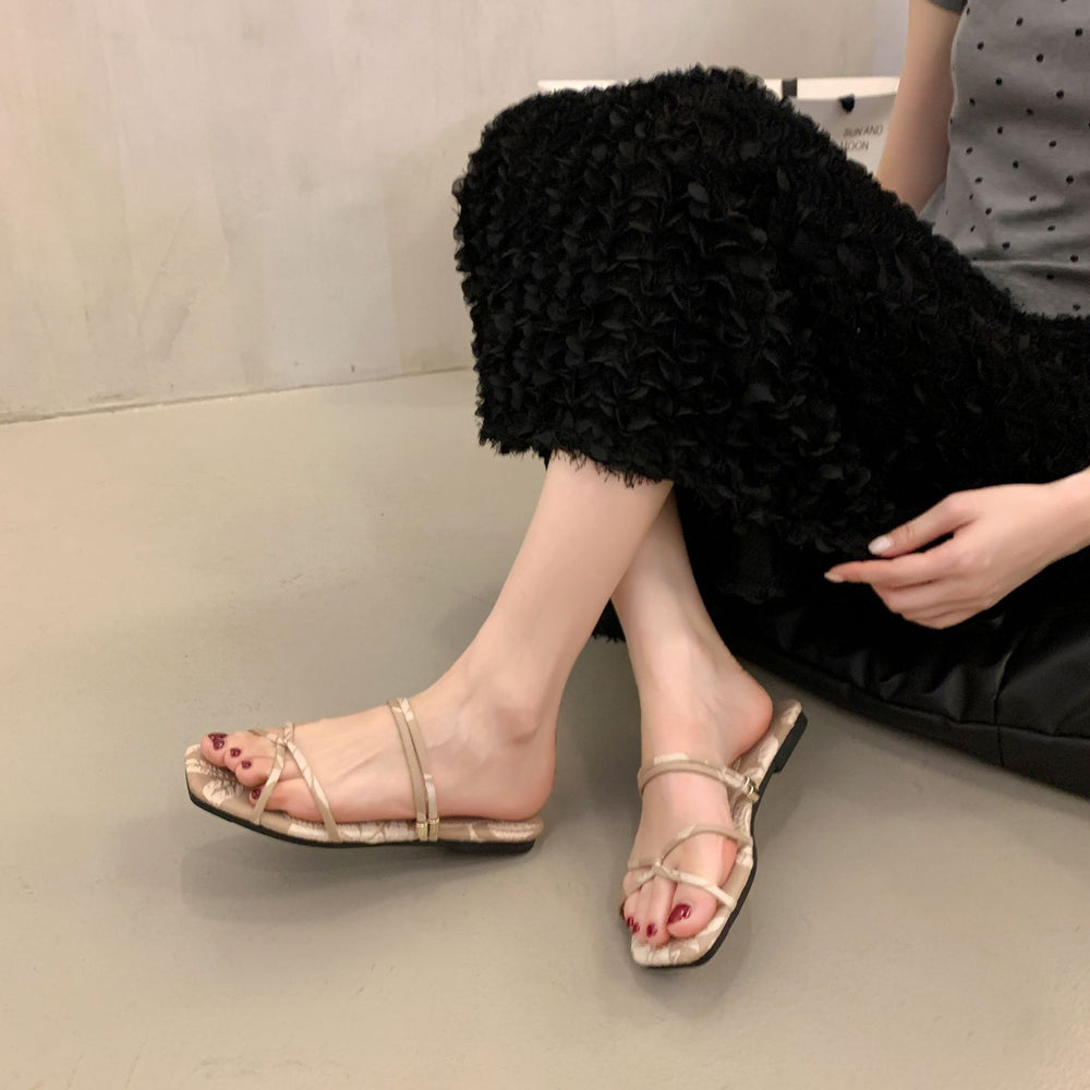 French-style flat square-toe slippers, fairy shoes, outdoor wear, 2025 new summer beach sandals