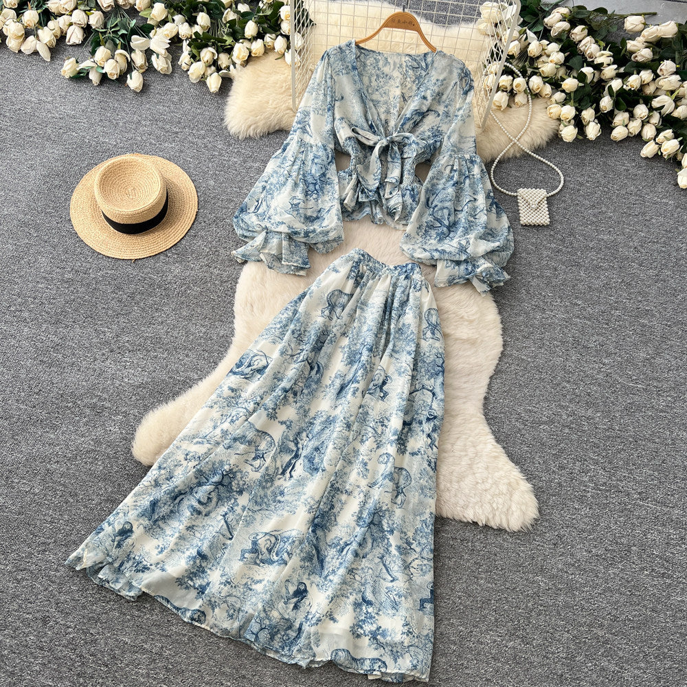 French romantic floral print two-piece set for women - autumn collection, high-end v-neck, cinched waist, mesh midi skirt outfit