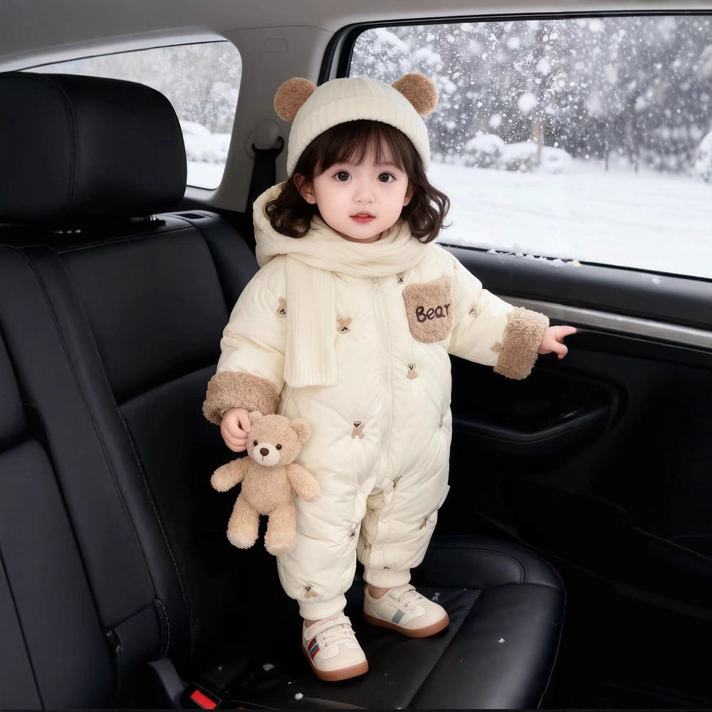 Newborn baby winter romper, full month celebration outfit, thickened onesie for baby boys and girls, bear hug style, trendy outdoor wear