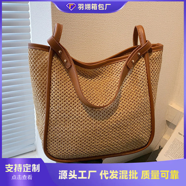 Woven straw bag women's large capacity 2023 new summer versatile shoulder beach bag bucket commuter tote bag