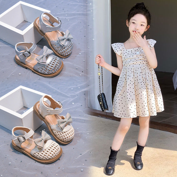 Vancahao girls' rhinestone bowknot woven hollow-out sandals -  summer new collection - closed-toe beach shoes for kids