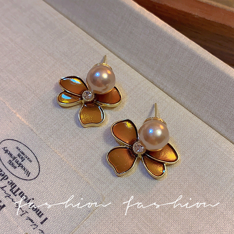 French gold-plated floral pearl earrings for women, 2025 new arrival, elegant, light luxury, high-end stud earrings, bestselling niche jewelry