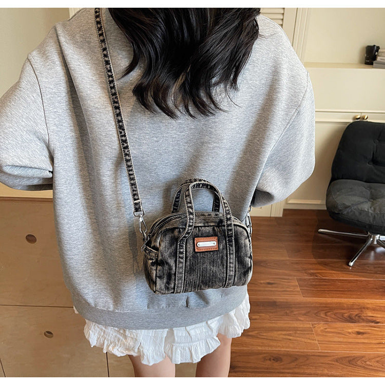 Cross-border denim bag women's summer 2025 new niche messenger bag Korean version of high-end foreign style portable pillow bag