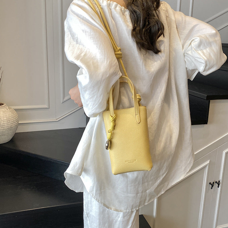 Casual simple niche portable bucket bag women's 2025 new fashion shoulder bag commuter messenger mobile phone bag