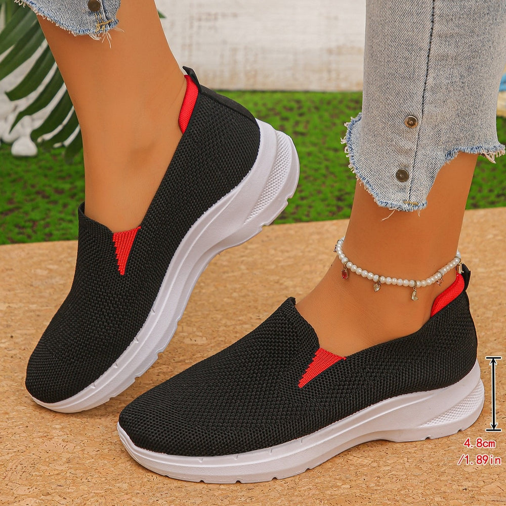 Wholesale women's plus size casual shoes: flyknit breathable, lightweight, comfortable mesh shoes with soft soles