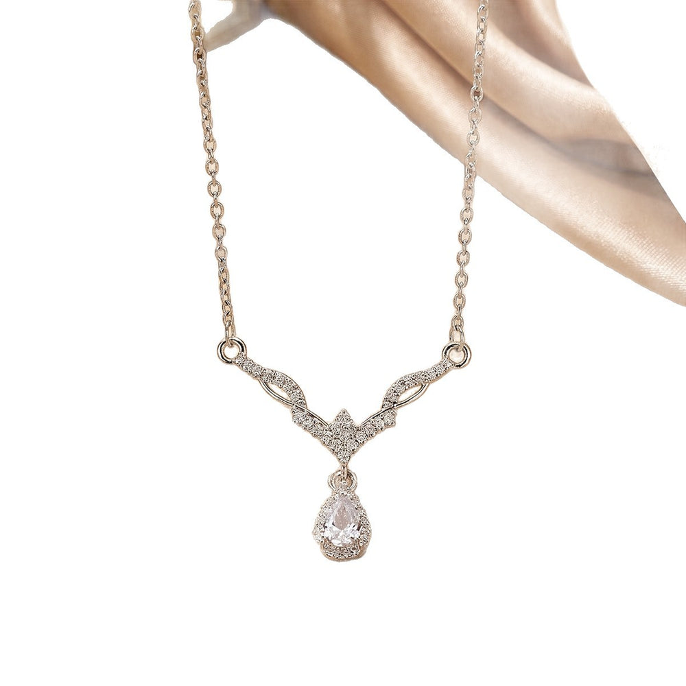Hot-selling japanese and korean style cubic zirconia teardrop necklace. lightweight luxury, niche design, high-end and elegant, non-tarnishing choker for women