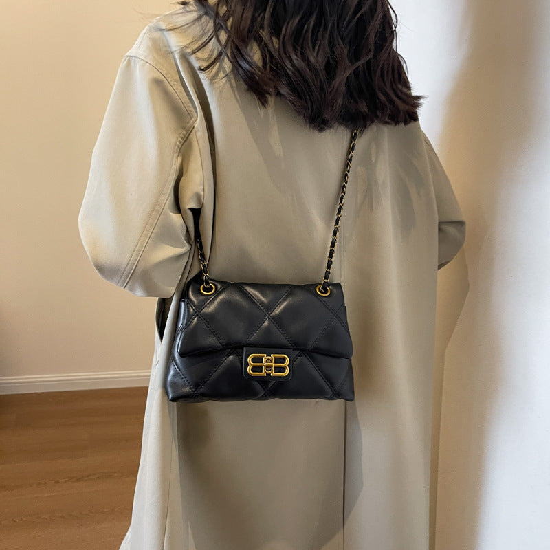 Rhombus Xiaoxiangfeng bag women's 2025 new retro chain bag, shoulder messenger bag, leather texture small square bag