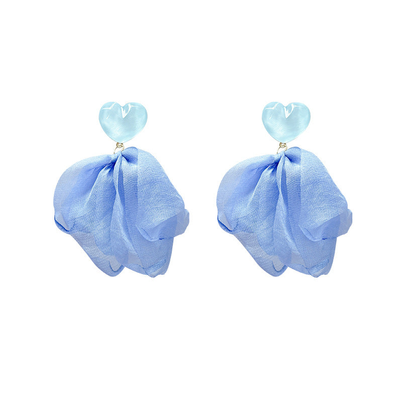 Beachy heart petal earrings - ethereal, high-end, sweet studs for a flattering and chic look (suitable for round faces)